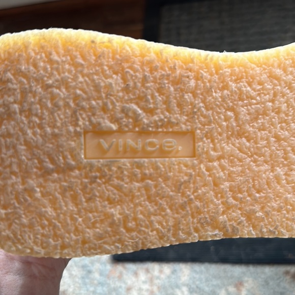 Vince O’Hara Sneakers Size 8 Brand New. Worn 20 minutes. Suede trim. - Picture 4 of 5